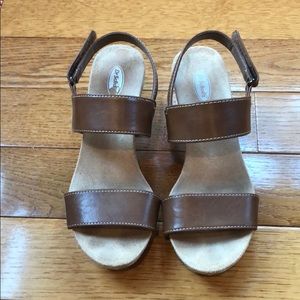Dr Scholl’s wedge platform sandal. Never worn. Sz6